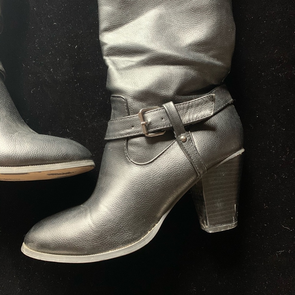 Women’s black heeled boot - Picture 3 of 6